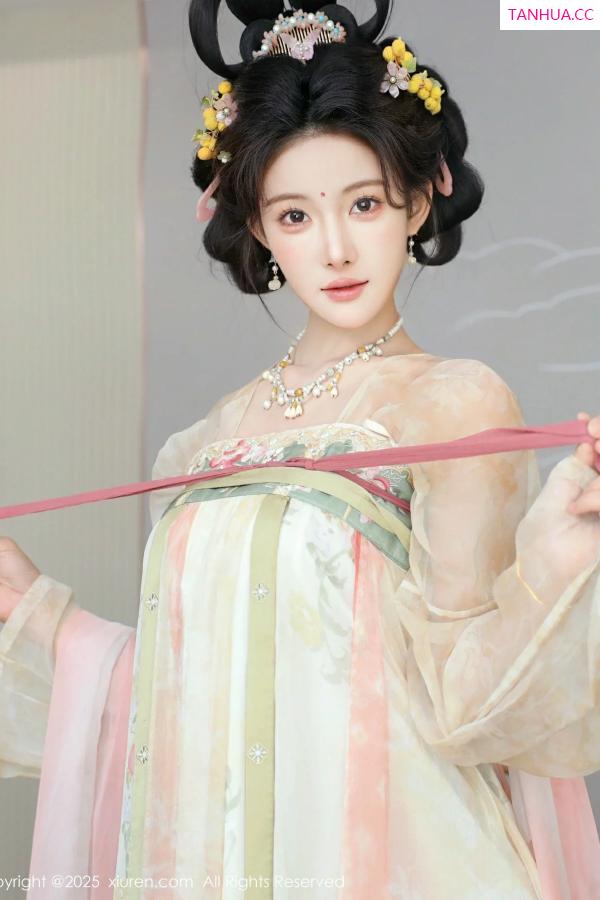   [XiuRen]高清写真图 2025.08.13 No.10645 梨霜儿 古装服饰第44张图片